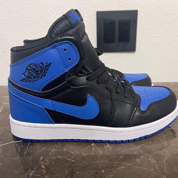 Retro Nike Air Jordan 1 Royal Blue, mens size 8